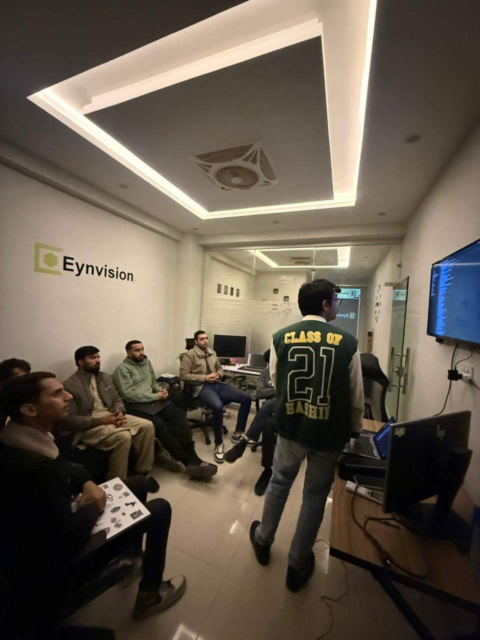 Eynvision team presenting in the office